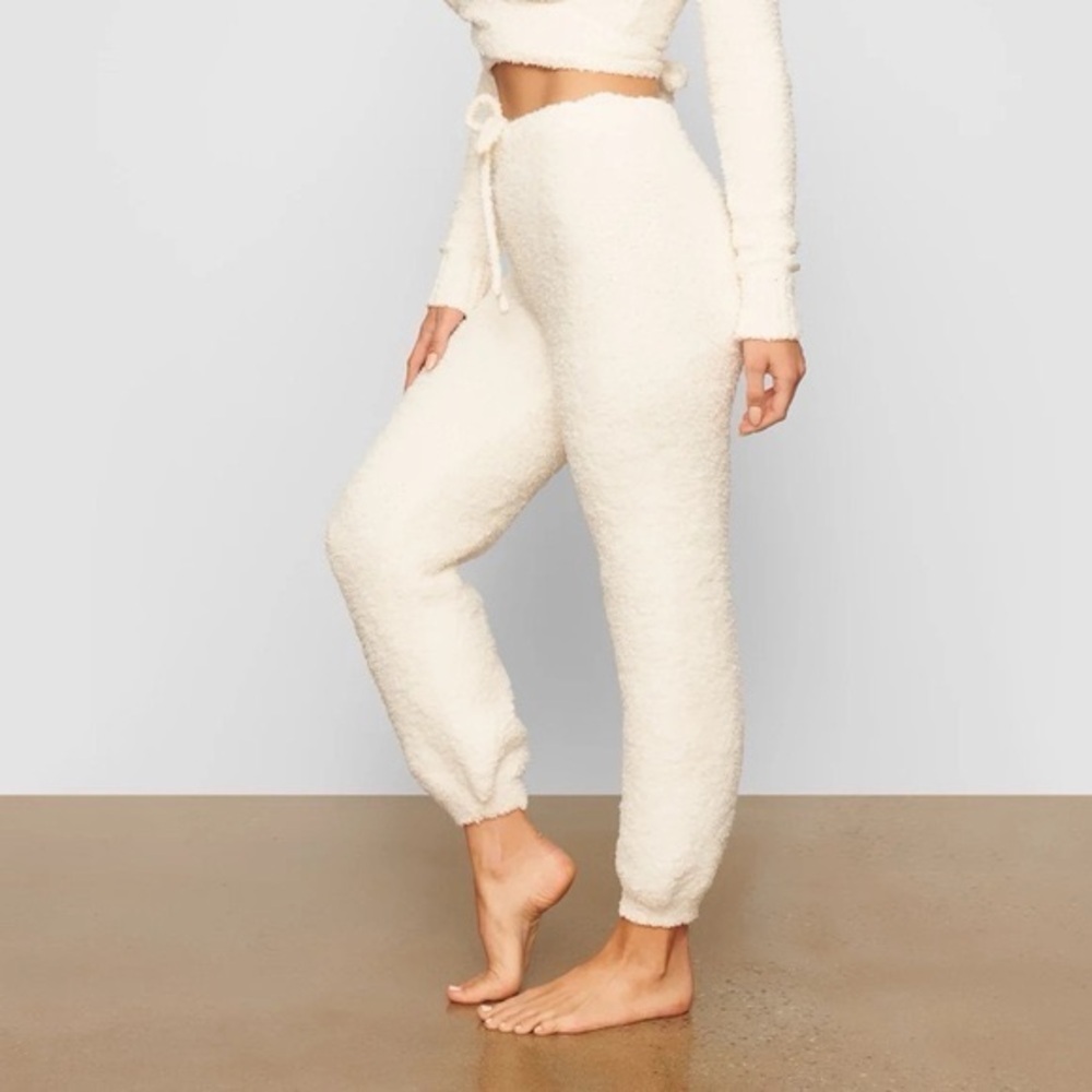Skims Cozy Cream Fuzzy Knit Joggers